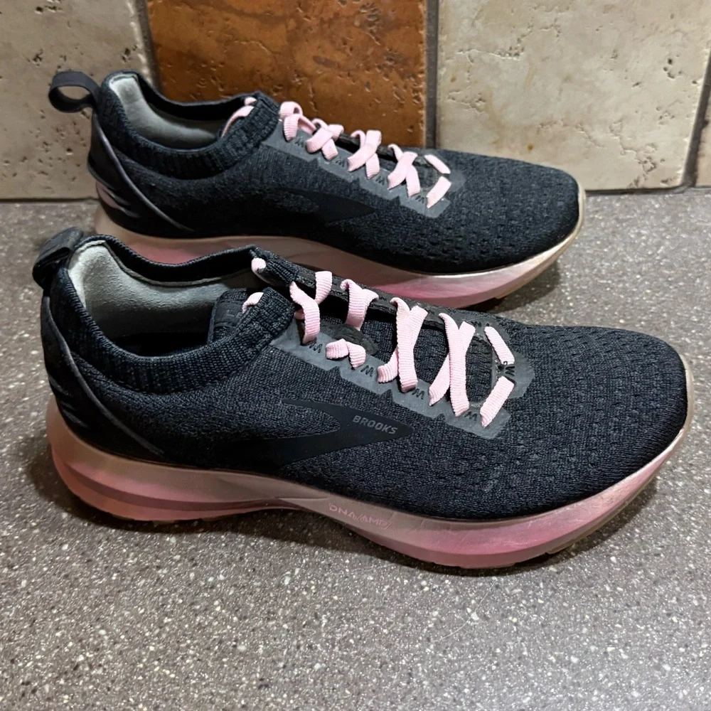 Brooks Women's Black and Pink Running Shoes size 7 - Picture 1 of 8